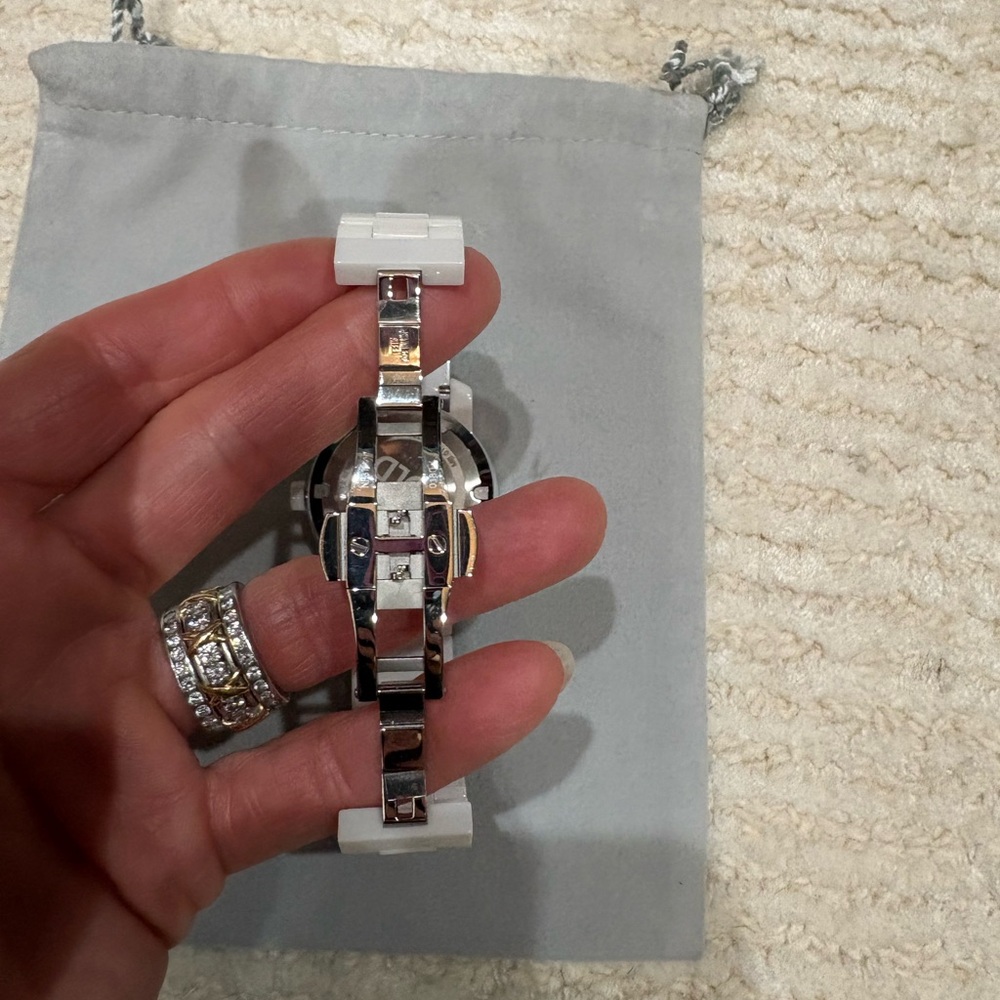Like-new Movado Bold Evolution women’s ceramic watch. Worn twice looks new! - Picture 12 of 12